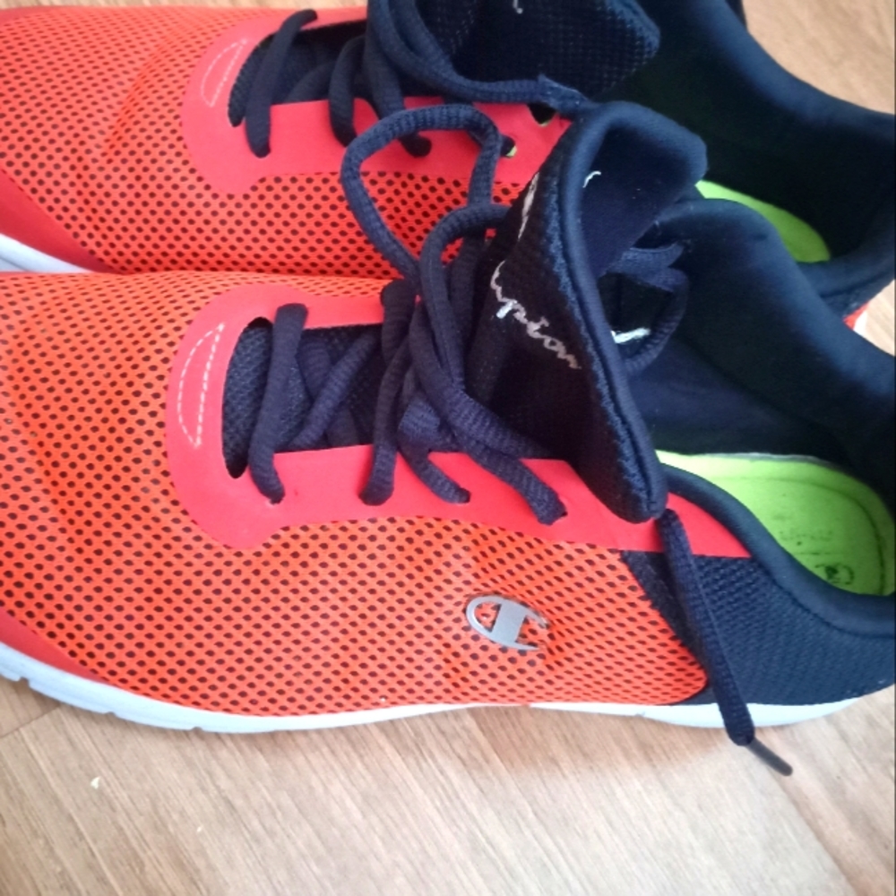 CHAMPIONs men's size 9.5